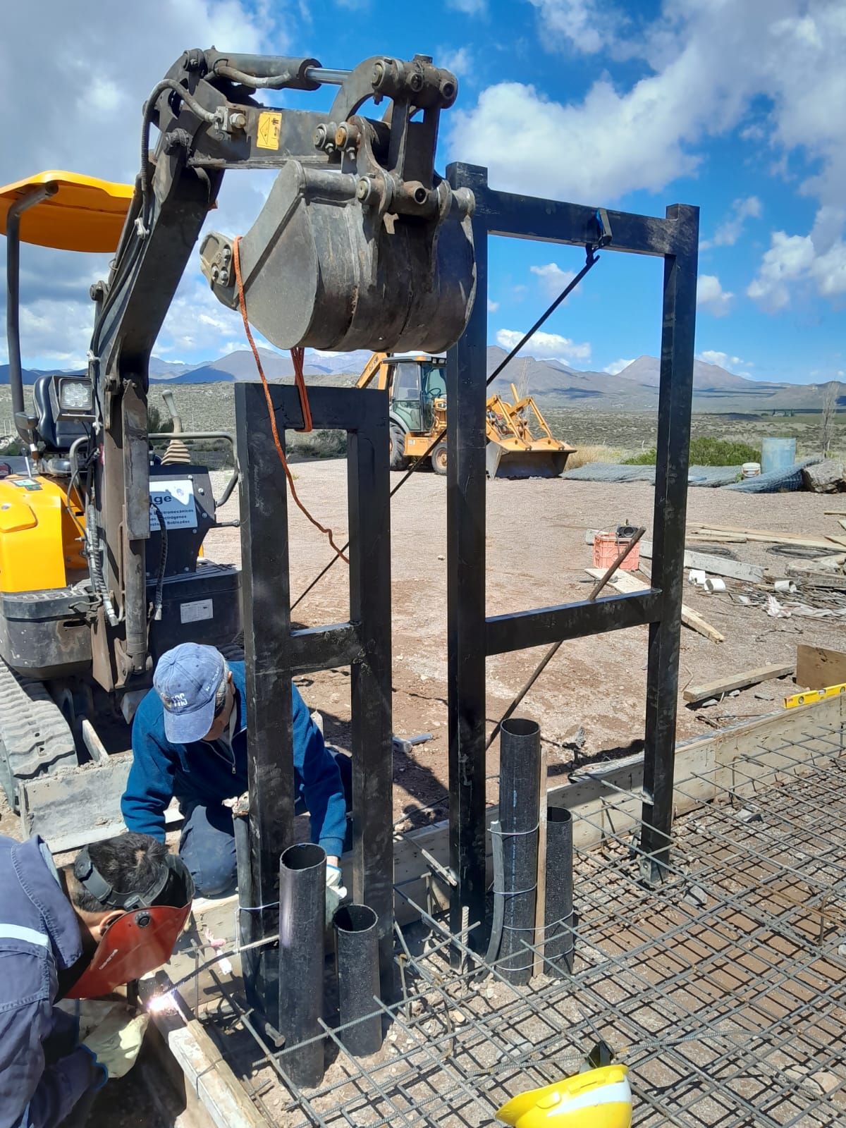 Equipo de Servicios Malargüe Integrales trabajando en obra industrial